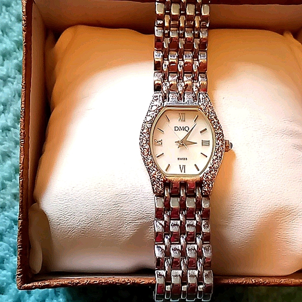 DMQ female watch